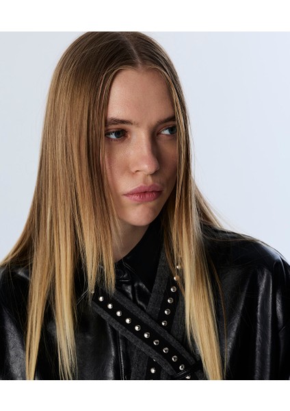 Yakası Bağlamalı Deri Görünümlü Gömlek TW6250025114001 fırsatları