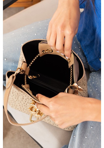 Just & Polo Kadın Vizon Monogram Desenli Ayarlanabilir Askılı Çok Bölmeli Lüks El ve Omuz Çantası indirimleri