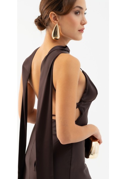 Kadın Kahverengi Sırt Dekoltekli Uzun Saten Elbise indirimleri