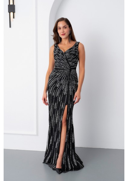 Kadın Siyah Kolsuz V Yaka Yırtmaçlı Uzun Taşlı Balık Abiye