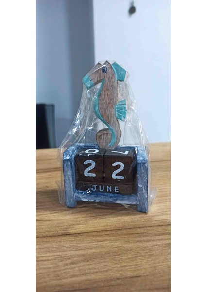 Ahşap Denizatı Figürlü Takvim