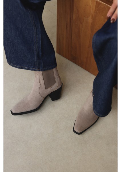 Bot 2302 - Küt Burun Bilek Detaylı Vizon Süet Kadın Bot