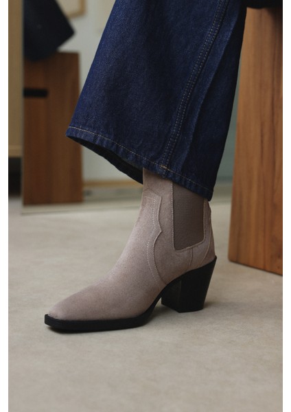 Bot 2302 - Küt Burun Bilek Detaylı Vizon Süet Kadın Bot fiyatları