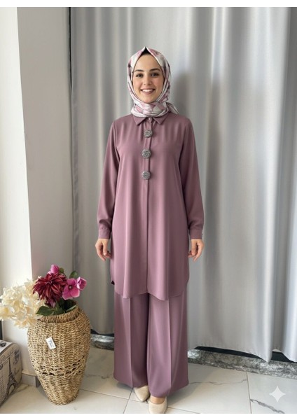 Şık Düğme Detaylı Pantolonlu Takım