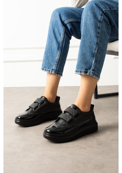 Vicenta Kadın Sneakers Bantlı Spor Ayakkabı Siyah Rugan fiyatları