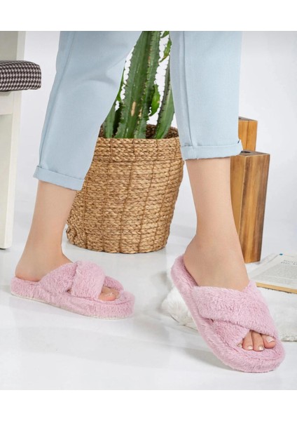 Peluş Pofuduk Çapraz Model Kadın Ev Terliği Rahat ve Şık Kışlık Hafif Kaymaz Çeyiz Terliği