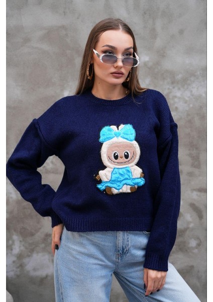 Labubulu Mavi Triko Kazak: Yumuşak Kazakta Pop Kültür Dokunuşu fırsatları