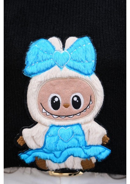 Labubulu Siyah Triko Kazak: Yumuşak Kazakta Pop Kültür Dokunuşu indirimleri