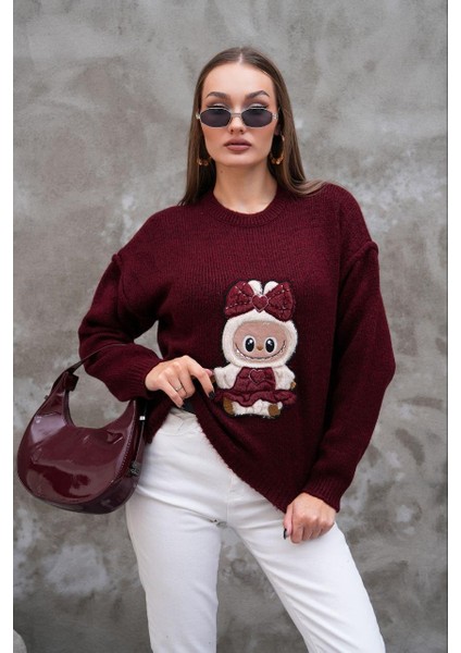 Labubulu Bordo Triko Kazak: Yumuşak Kazakta Pop Kültür Dokunuşu fiyatları