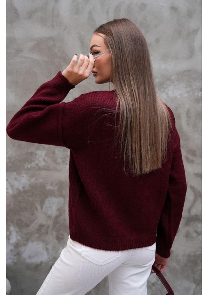 Labubulu Bordo Triko Kazak: Yumuşak Kazakta Pop Kültür Dokunuşu fırsatları