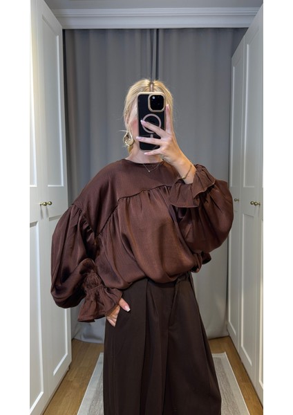 Kolları Fırfırlı Saten Bluz