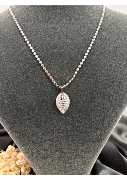 Yaprak Desen Üzeri Taşlı Kolye fiyatları