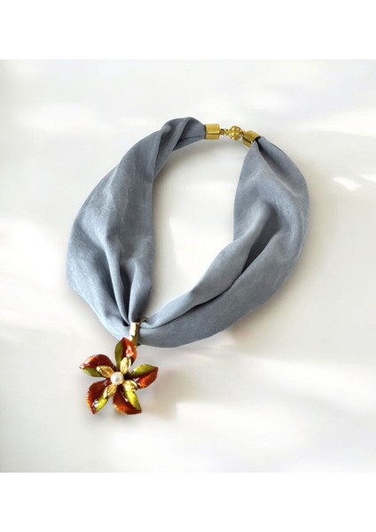 Çiçek Detaylı Şık Tasarım Kumaş Fular Kolye