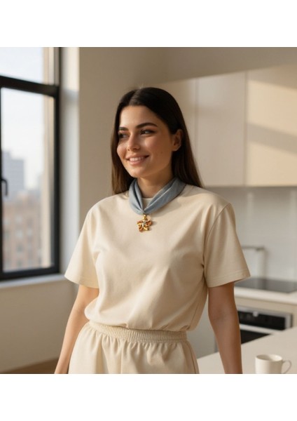 Çiçek Detaylı Şık Tasarım Kumaş Fular Kolye fiyatları