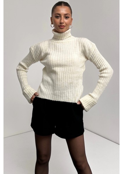 Şerit Desenli Dokulu Boğazlı Triko Kazak