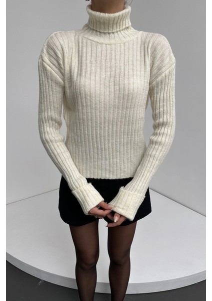 Şerit Desenli Dokulu Boğazlı Triko Kazak fırsatları