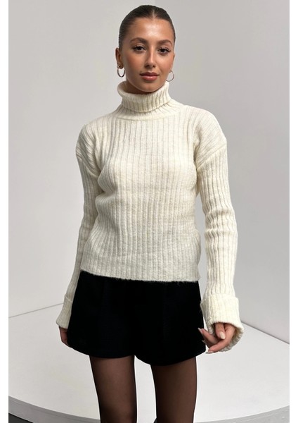 Şerit Desenli Dokulu Boğazlı Triko Kazak modelleri