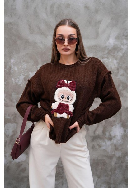 Labubulu Kahverengi Triko Kazak: Yumuşak Kazakta Pop Kültür Dokunuşu modelleri