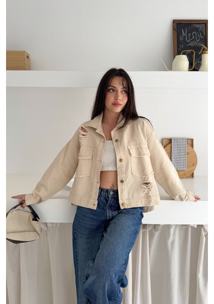 Kadın Yırtık Detaylı Crop Ceket – Dinamik & Sokak Stili