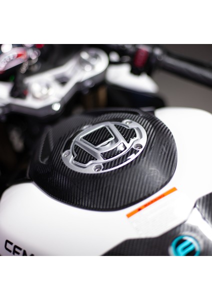 CF 450 SR 2024 ile Uyumlu Kaydırmaz 6D Karbon 15 Parça Tank Pad Seti GC16