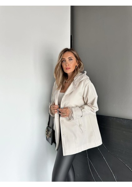 Robin Kadın Kapüşon ve Manşeti Dantel Detaylı Premium Kısa Trençkot indirimleri