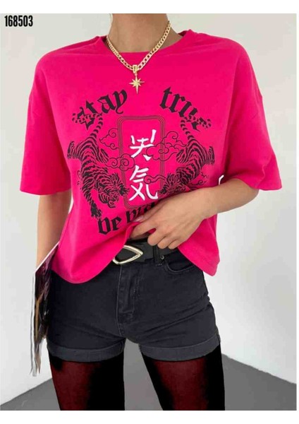 Yuvarlak Yaka Baskılı Crop T-Shirt, Kırmızı Gül Figürlü Kolye Hediye fiyatları