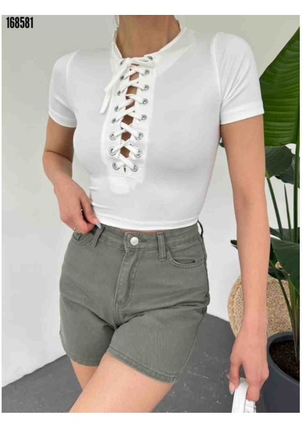 Kuş Gözü Detaylı Önü Bağlamalı Crop T-Shirt, Kırmızı Gül Figürlü Kolye Hediye
