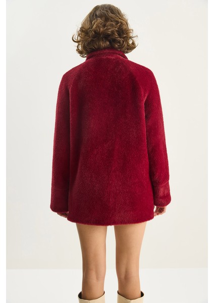 Kadın Şık Düğme Detaylı Cepli Astarlı Oversize Peluş Mont