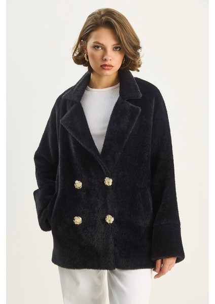 Kadın Şık Düğme Detaylı Cepli Astarlı Oversize Peluş Mont modelleri