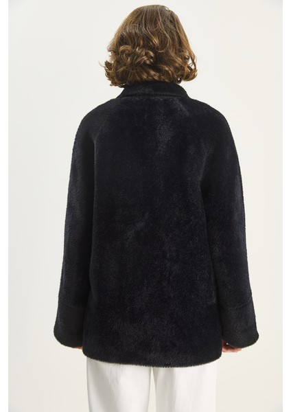 Kadın Şık Düğme Detaylı Cepli Astarlı Oversize Peluş Mont