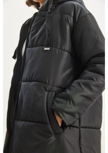 Kadın Kapüşonlu Uzun Şişme Kaban fırsatları