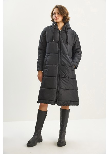 Kadın Kapüşonlu Uzun Şişme Kaban