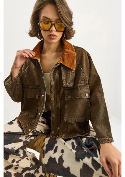 Kadın Kontrast Kadife Yaka Detaylı Büyük Cepli Gabardin Oversize Denim Ceket fiyatları