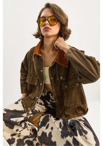 Kadın Kontrast Kadife Yaka Detaylı Büyük Cepli Gabardin Oversize Denim Ceket modelleri