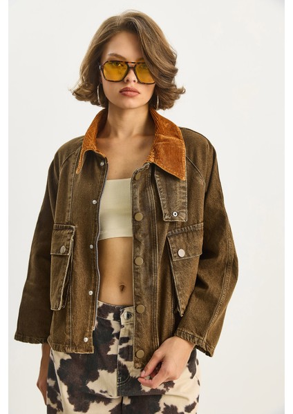 Kadın Kontrast Kadife Yaka Detaylı Büyük Cepli Gabardin Oversize Denim Ceket indirimleri