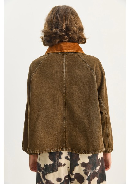 Kadın Kontrast Kadife Yaka Detaylı Büyük Cepli Gabardin Oversize Denim Ceket