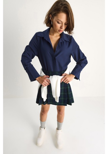 Kadın Pliseli Pat Detaylı Geniş Manşet Detaylı Klasik Yaka Gömlek