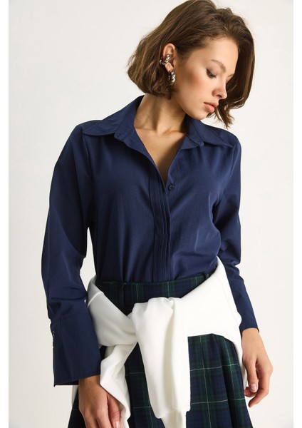 Kadın Pliseli Pat Detaylı Geniş Manşet Detaylı Klasik Yaka Gömlek fırsatları