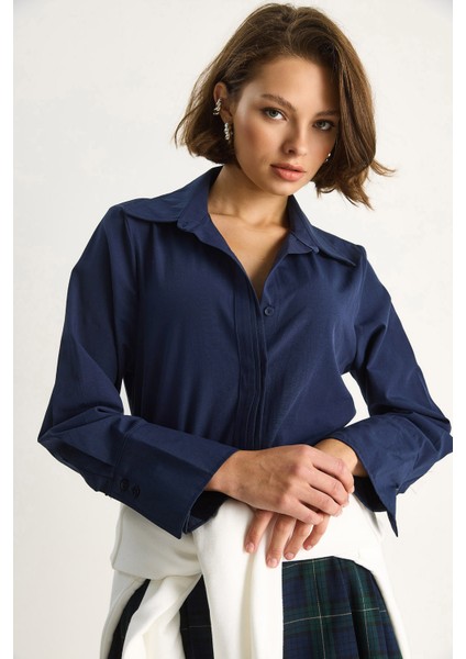 Kadın Pliseli Pat Detaylı Geniş Manşet Detaylı Klasik Yaka Gömlek indirimleri