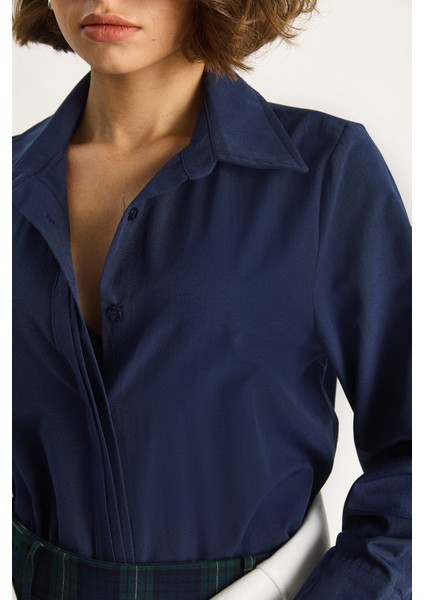 Kadın Pliseli Pat Detaylı Geniş Manşet Detaylı Klasik Yaka Gömlek