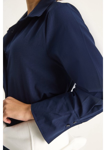 Kadın Pliseli Pat Detaylı Geniş Manşet Detaylı Klasik Yaka Gömlek