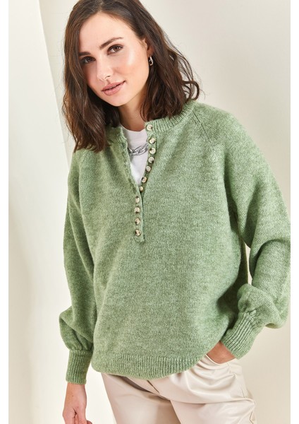 Kadın Yakası Ilikli Balıkçı Yaka Çizgili Triko Kazak