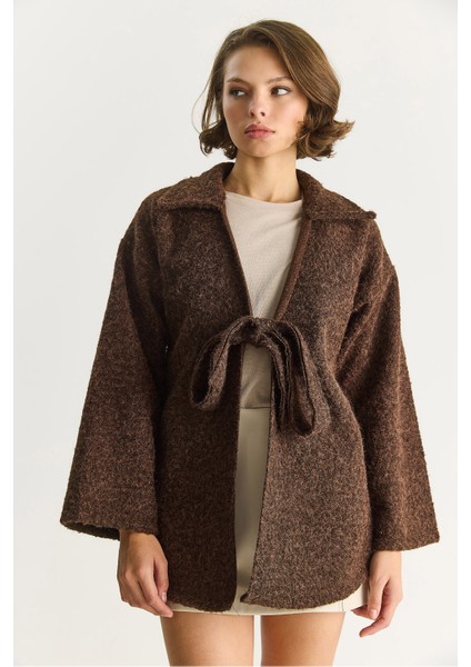 Kadın Gömlek Yaka Bağlama Detaylı Kırçıllı Kaşe Kaban modelleri