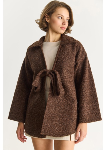 Kadın Gömlek Yaka Bağlama Detaylı Kırçıllı Kaşe Kaban indirimleri