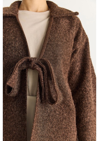 Kadın Gömlek Yaka Bağlama Detaylı Kırçıllı Kaşe Kaban