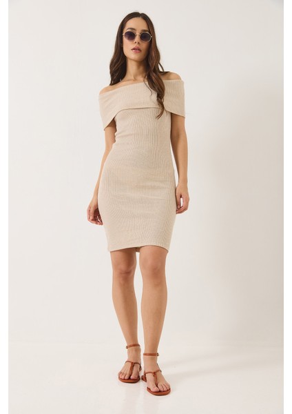 Kadın Madonna Yaka Elbise fiyatları