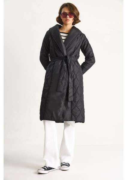 Kadın Kuşaklı Şal Yaka Kapitone Kaban