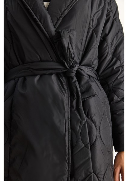 Kadın Kuşaklı Şal Yaka Kapitone Kaban