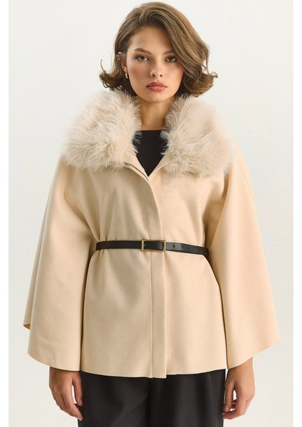 Kadın Peluş Yaka Detaylı Kemerli Kaşe Panço