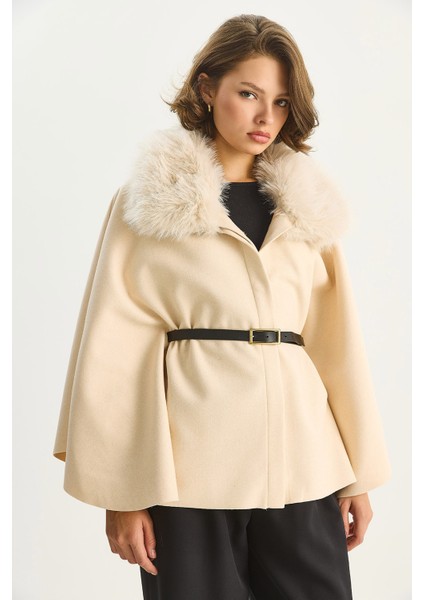 Kadın Peluş Yaka Detaylı Kemerli Kaşe Panço modelleri